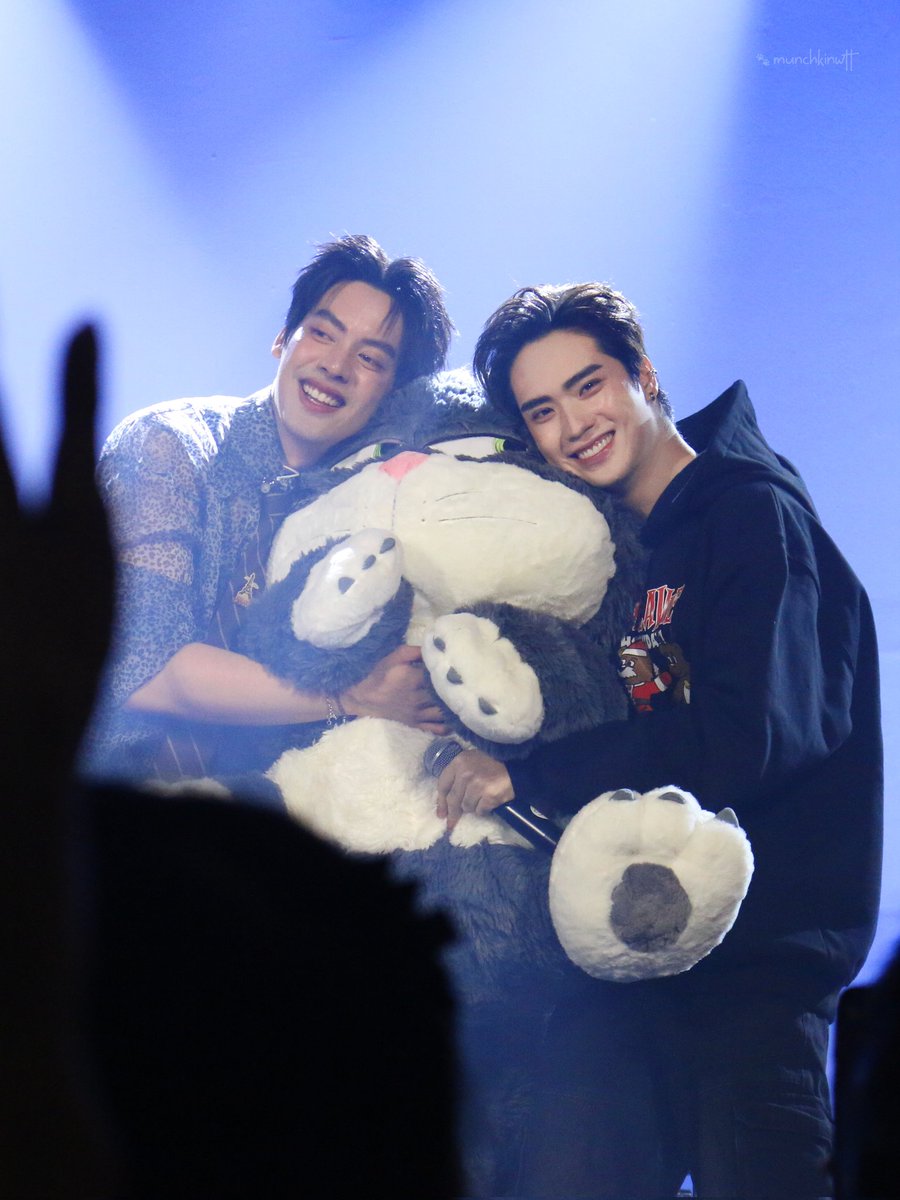 munchkinwtt's tweet photo. [🐱📸] #ᴍᴜɴᴄʜᴋɪɴꜱɴᴀᴘ

♡ TaeTee

#GardenBackConcert
#TaeDarvid #TEeThanapon https://t.co/m0P4MxotC4