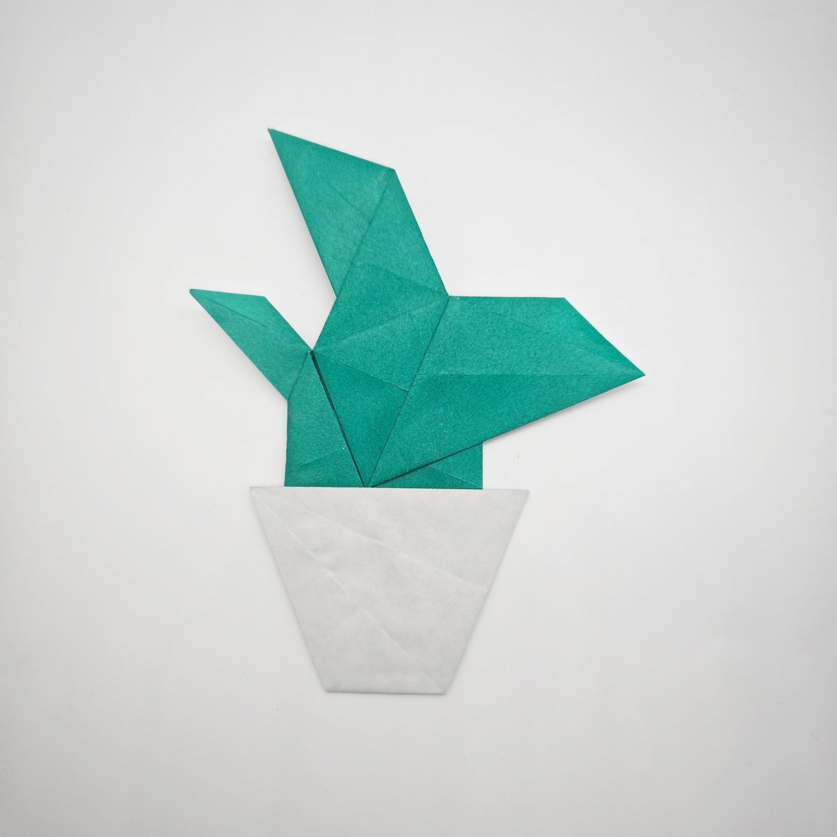 orientalmasterz's tweet photo. Crow by @Kaiming_origami 
Rhino by @ziliang5386 
Plant by @wa_origami 
Butterfly by @tuok3110 https://t.co/bYa2z6ZgL9