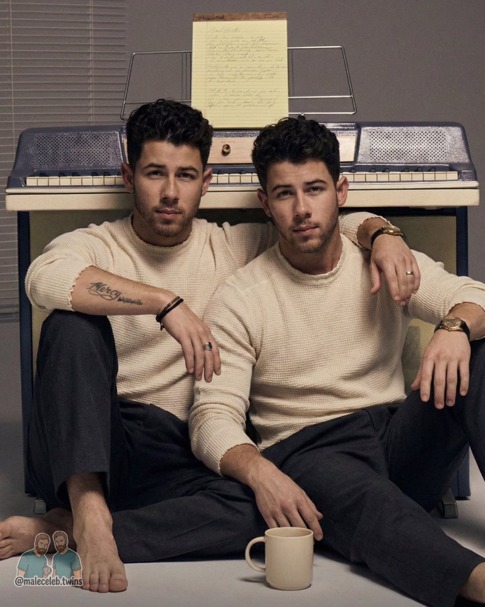 ClonesMale5664's tweet photo. Nick Jonas and his clone

#NickJonas https://t.co/2LLvIrWlH1
