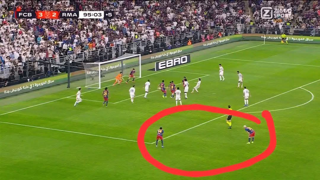 mohamed29_fcb's tweet image. كنت قولت قبل كده إن رافينيا بيحب برشلونة أكتر من أي واحد فينا

هوا مش بس بيحب النادي، هوا كمان أرجل وأهم لاعب عندنا

بينزل كل ماتش يحط الجونين او المساهمتين اللي هيكسبونا من فرص معدومة ويقلبها مدعكة ضغط

لا بيقعد يعمل مراوغات من نص الملعب ملهاش داعي يخسر بيها الاستحواذ عشان…