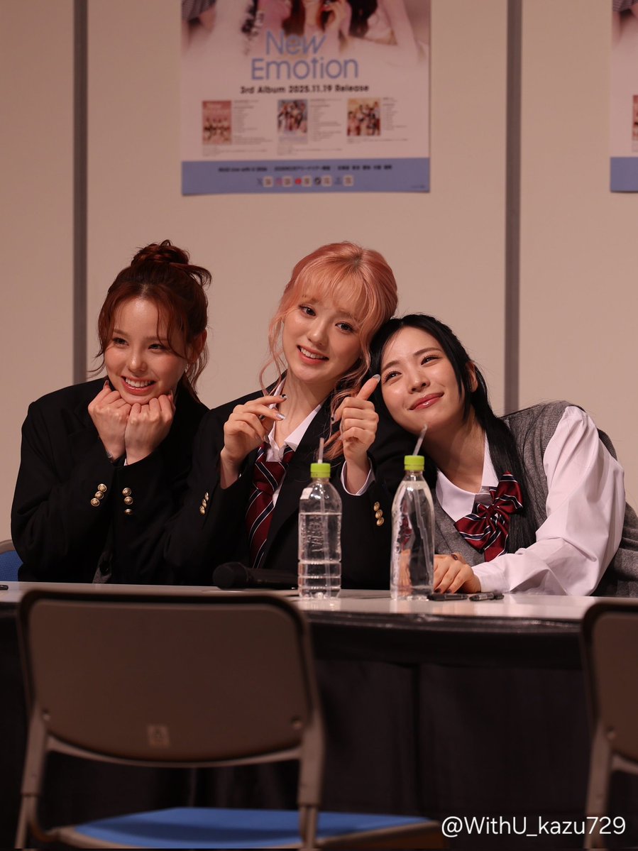 WithU_kazu729's tweet image. 260112 東京 全員サイン会 1部

オンニズ🤎🩵💜

#NiziU #WithU 
#MAKO #MAKO_bubble #マコ
#RIO #RIO_bubble #リオ
#MAYA #MAYA_bubble #マヤ