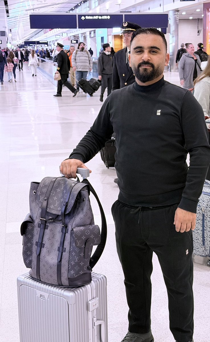 جيناك ياسلمان .. واتأسف "أسف"
لأجل الذي قلته عليكم من كلام 😭

أنت الذي دمرت وأنت اللي قصف
لكن أقول اليوم .. لك مني سلام 🫡

قالوا معك خيرات ! .. قد كُلن غرف
جيناك نسترزق .. ومثلي ما يُلام 🫣 

بعنا المروة .. والرجولة ... والشرف 😅
وانزلت راسي لك 🙂‍↕️ وأنا فارس همام !