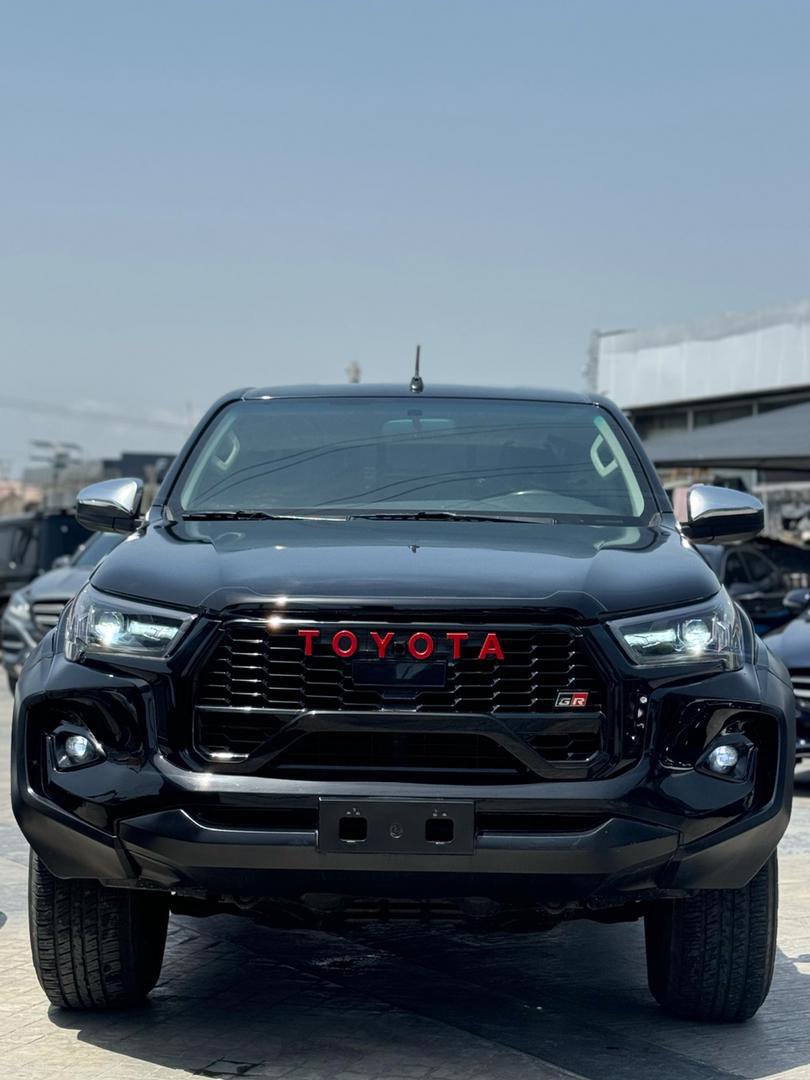 rbl_flcn's tweet photo. 3rd unit just landed 🚨🔥

Toyota Hilux GR Sport 2021 → 2025 upgrade
Direct Toks 🇺🇸 | Accident-Free | Full Duty Paid

Keyless • Park Assist • Cruise Control

💰 64.5M
📍 Lekki

Serious buyers only.
DM fast ⏳

#Richboss_Luxury #HiluxGRSport #FreshImport #RealDealsNoStories 🚘 https://t.co/CHsSrw2ISc