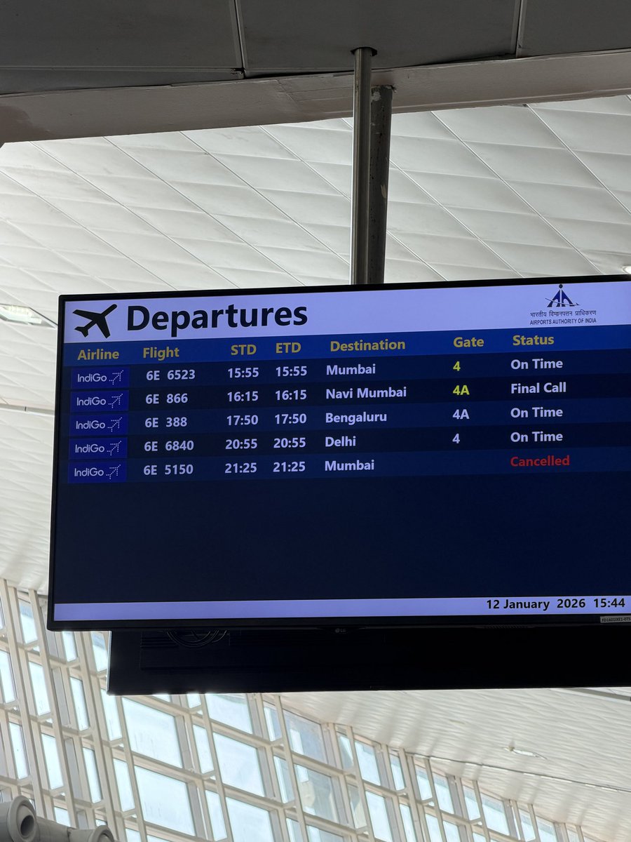 guneetm's tweet photo. @IndiGo6E Team @IndiGo6E 

We get a sms at 3:39pm for 3:55pm flight delayed!!

Meanwhile this is what is at the airport - pls see the picture of the board for 15:55 - still showing on time!

The joke is on us right, the passengers &amp; the poor groud staff!

Tired of being taken for granted! https://t.co/WCFEeFxPf1