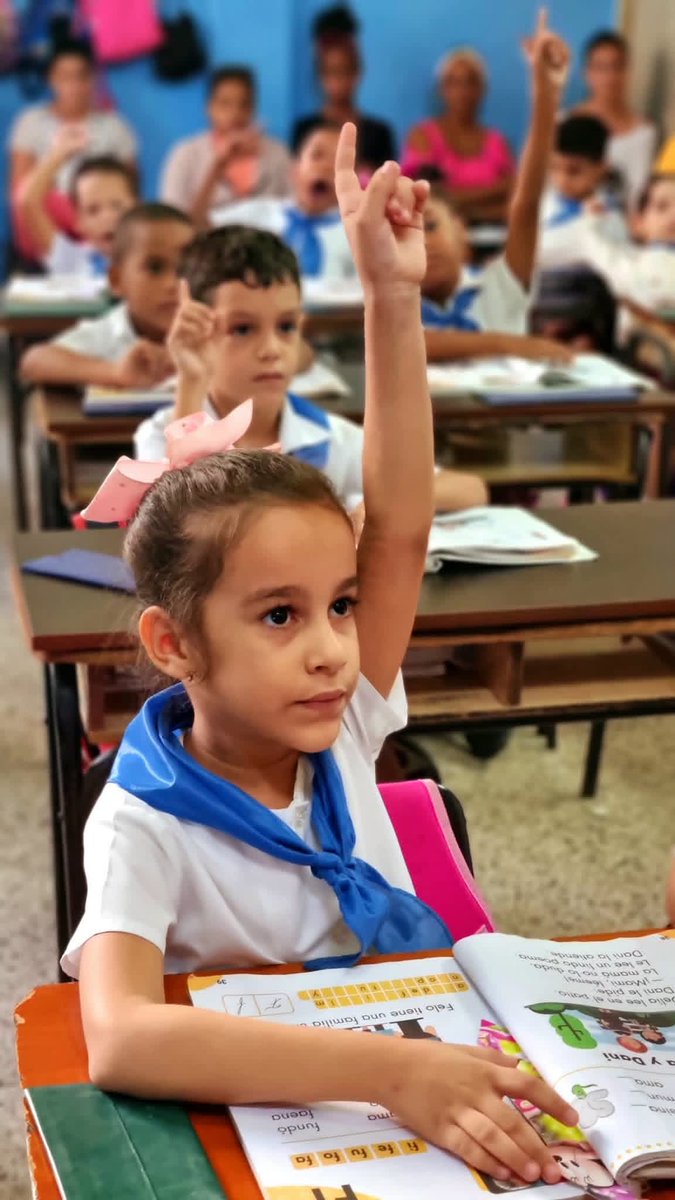 Educa_Gtmo's tweet photo. Recordemos que la puntualidad es el primer paso para el éxito. Llegar a tiempo a nuestras instituciones educativas es un acto de respeto, compromiso y amor por lo que hacemos. Juntos, con dedicación y entusiasmo, haremos de esta semana un espacio inolvidable de logros. https://t.co/8Nhz1dmPY9