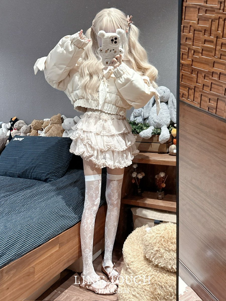 linglingerie0's tweet photo. 真的不是bjd活过来了吗

双色提花交织双腿

琉光面料打底，油润通透

近看远看都超精致立体，显瘦不止一点点

「花漾」琉光双色提花纯欲提花高筒丝袜
丝滑丝袜开创者，对质感超追求
直达选购📮https://t.co/M2IsYAqPwl

#LingTouch #绫丝袜 #绫 #绫天猫旗舰店 #丝袜 #丝袜控 #パンスト #ストッキング https://t.co/aN6nJptjT5