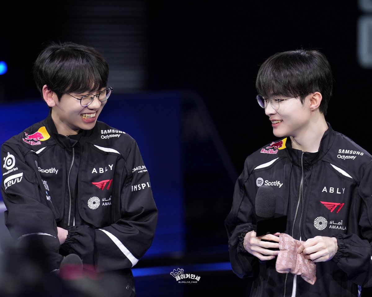 LONGLIVE_FAKER's tweet photo. 260109 라인ck

🐿️🐈‍⬛

#Faker #페이커
#Doran #도란 https://t.co/b99sUc3jSi