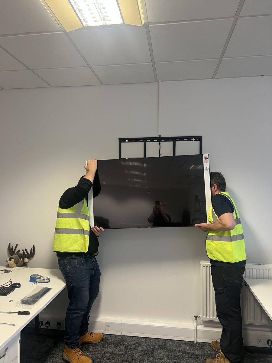 RapidTechToday's tweet image. Recent office screen install by our team 🙌

Wall-mounted, neatly finished and ready for everyday use.

Installation services:
👉 zurl.co/PER5c

#AVInstallation #OfficeAV #ScreenInstallation #CommercialAV #ProfessionalServices