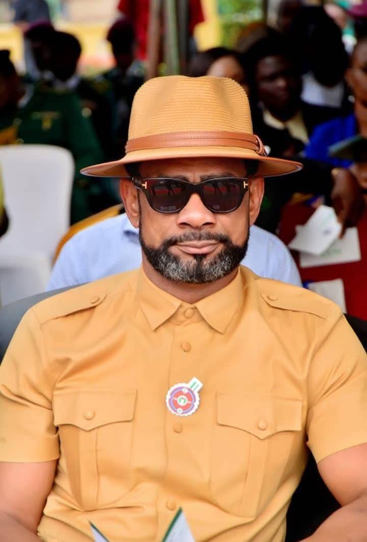 iamdchozenone's tweet image. The three most useless people in Edo state right now.