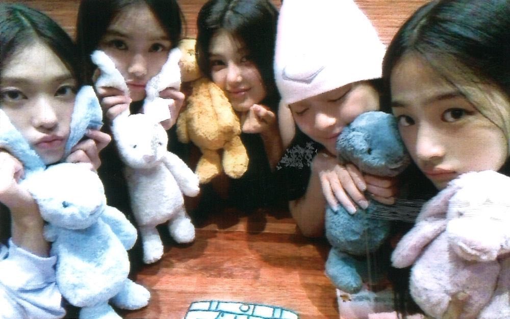 _hannibunch's tweet image. “newjeans will always be in my heart. each member, with sincerity.”

dont separate my family 💔😭