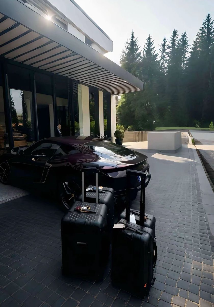 classyladylife's tweet image. building my empire.