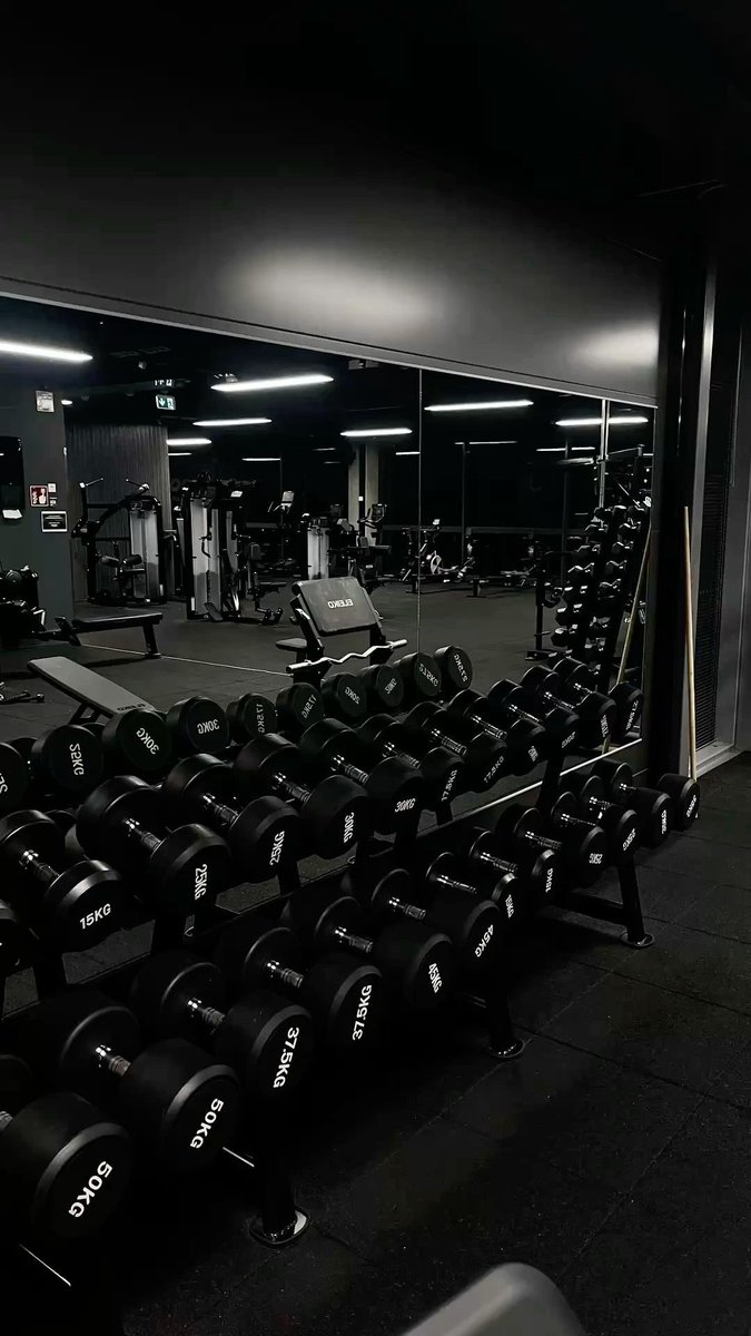 classyladylife's tweet image. building my empire.