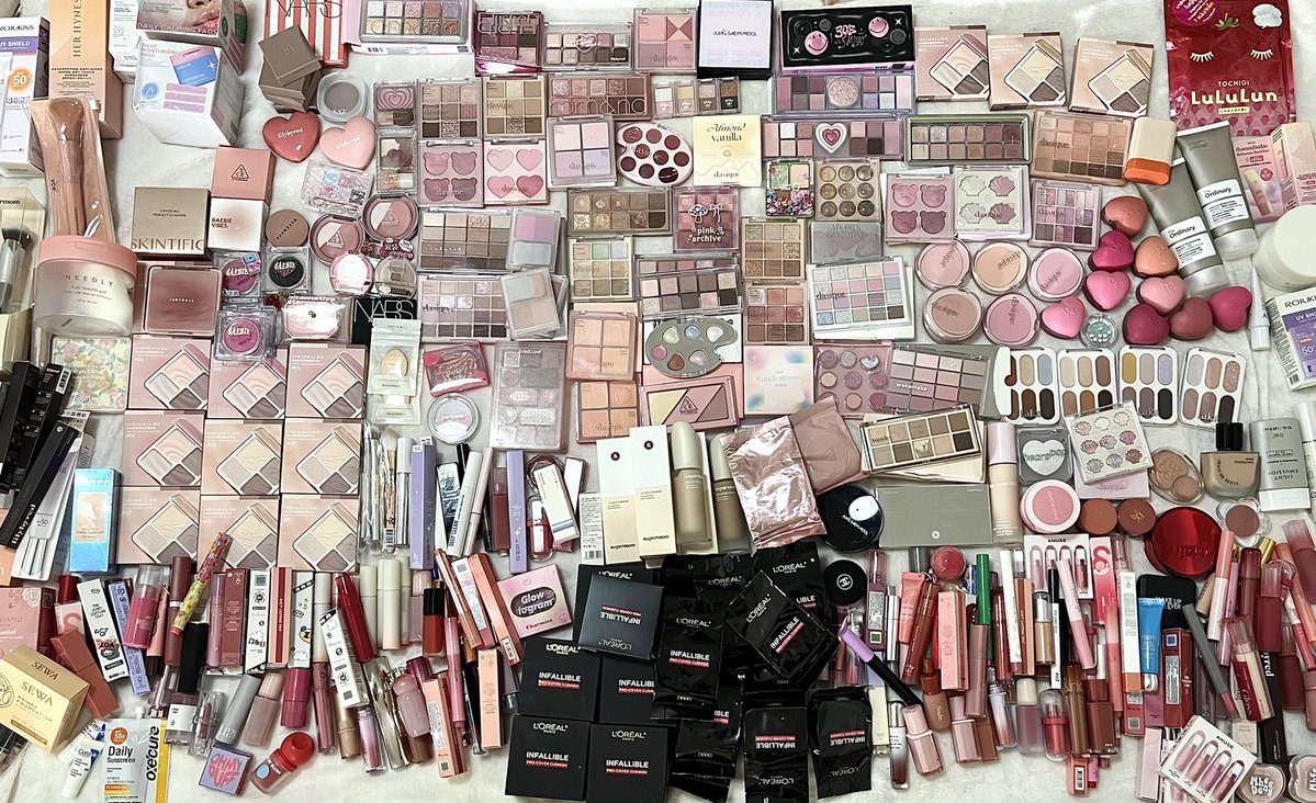 pupararah's tweet image. #ส่งต่อสกินแคร์ คสอ มือ1 มือ2 มีเยอะ ราคาน่ารัก

🎀📍ลงวันนี้ 19.00

ค่าส่งเหมา 45฿  รี+ปัก+ฟอล ลด 5฿

💌 มีชีพทุกชิ้นค่ะ มีมากกว่าในรูป
พาเลทตา แบรนด์เกาเยอะมาก

#ส่งต่อ #ส่งต่อคสอ #ส่งต่อคสอมือ2 #คสอมือสอง #ส่งต่อเครื่องสำอาง #ส่งต่อเครื่องสําอางมือสอง #เครื่องสำอางมือสอง