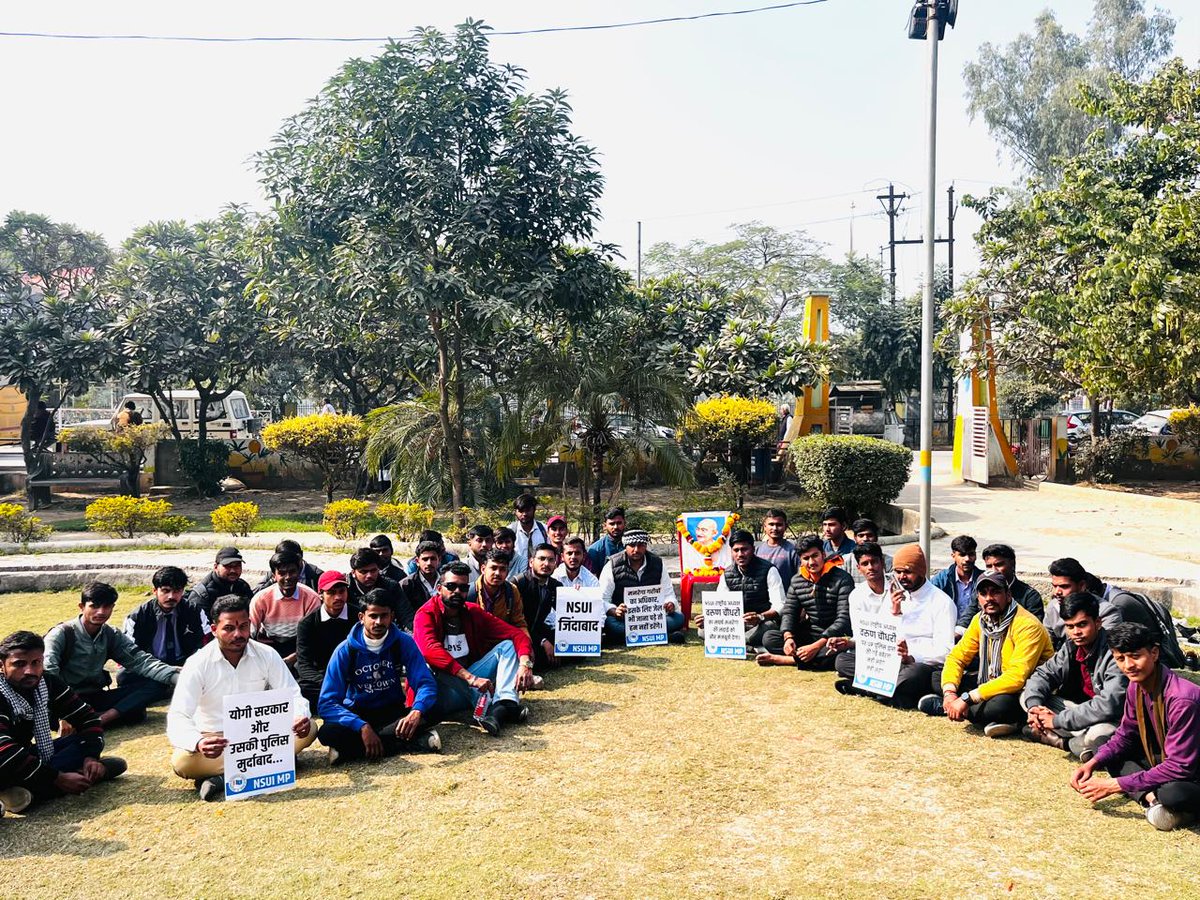 कल उत्तर प्रदेश में मनरेगा को लेकर NSUI के राष्ट्रीय अध्यक्ष आदरणीय श्री वरुण चौधरी जी शांतिपूर्ण तरीके से अपनी बात रखने जा रहे थे, लेकिन सत्ता के दबाव में आकर UP पुलिस द्वारा उनके साथ धक्का-मुक्की, गाली-गलौज व लाठीचार्ज करते हुए गिरफ्तारी की गई, जो पूर्णतः संविधान के खिलाफ है।