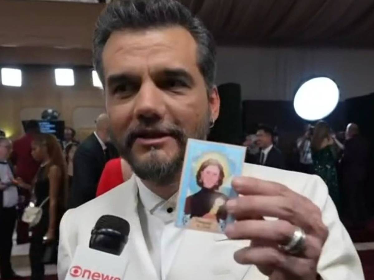 ObsFamosos's tweet image. Wagner Moura ironiza premiações ao vivo e celebra vitória histórica no Globo de Ouro
CONFIRA: is.gd/IyVNxi
#GloboDeOuro #OAgenteSecreto #WagnerMoura