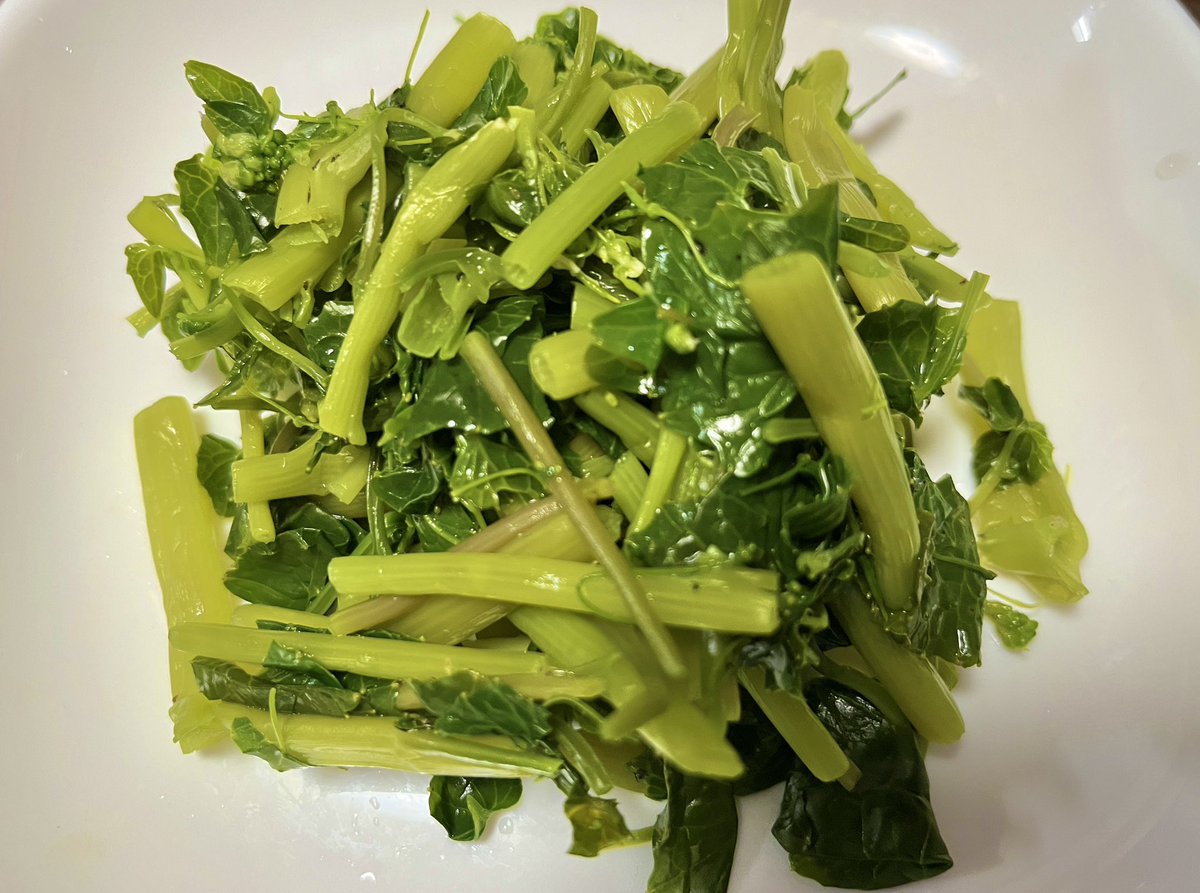 syntax2022's tweet image. わさびの花を見かけたので、購入しておひたしに✨いつもは3月頃見かけるのに、今年は早い？🤔　#アキネコ飯