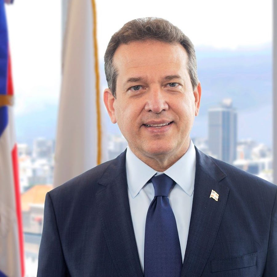 Despedidas y despedidas… 

La salida de Ito Bisonó del Min. de Industria y Comercio fue de mucha sobriedad y sentido institucional, en un contexto político acostumbrado al ruido, los aplausos y al protagonismo. 

No fue una despedida cargada de espectáculo. 
Su transición fue