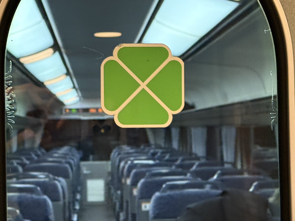 meme⭐︎　0405 やっぱドアにこの🍀マークあるのいいよなぁ