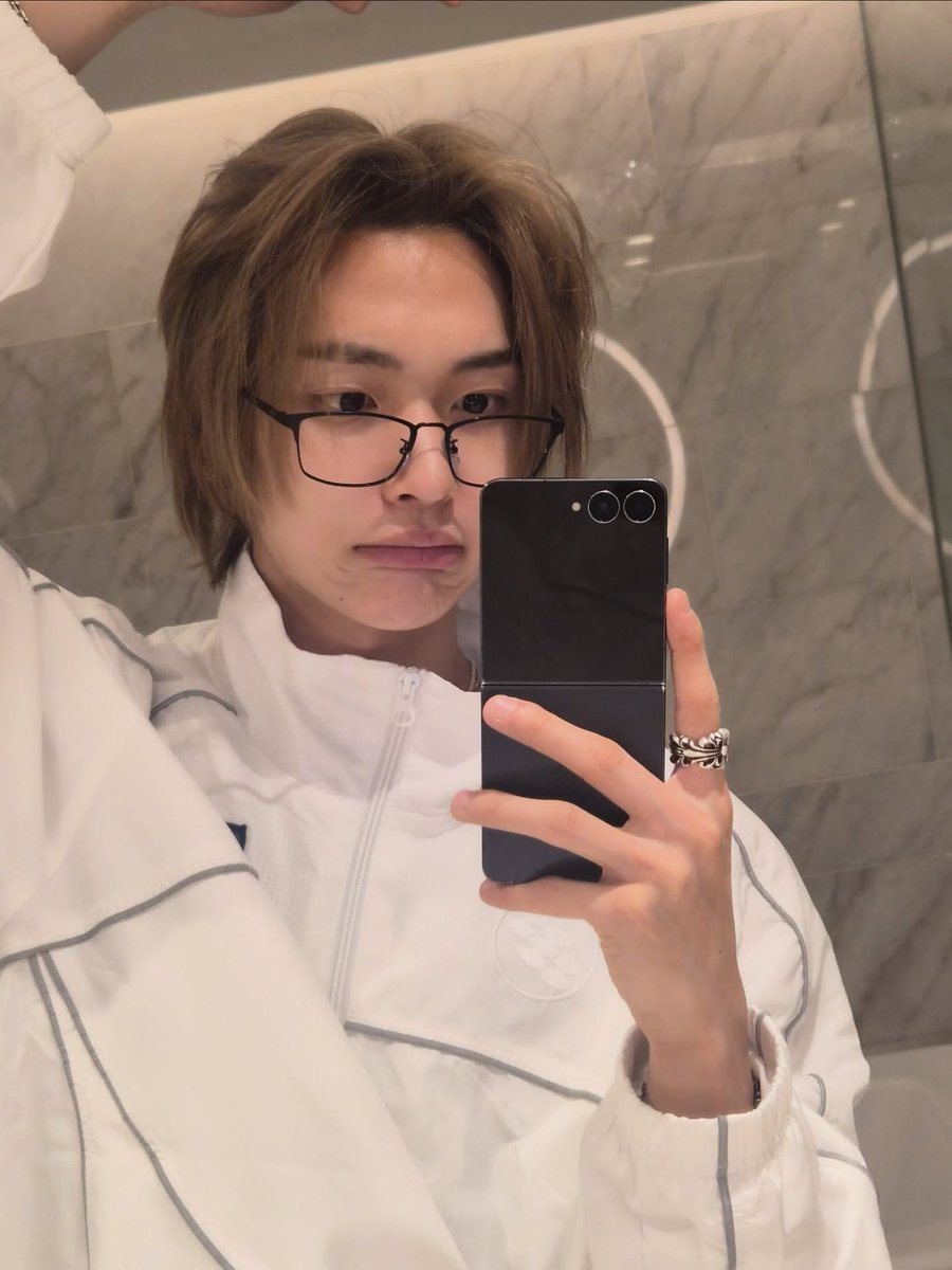 wonbinrpark's tweet photo. Winding down after today. Time to head to dreamland. 🌙 https://t.co/mck0BV4bwA