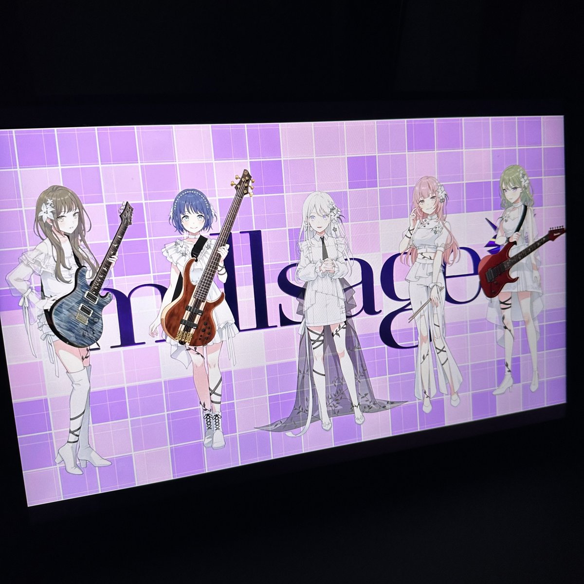 뱅드림 신게임 Our Notes 발표...

기존 신밴드 마이고, 아베뮤지카, 유메미타 3밴드와 신밴드 millsage, DumbRocK 등장

올해 나올예정이고 걸파는 걸파대로 계속해나갈예정
마이고는 아워노트에서 진행할 예정이지만 걸파내에 겹치는 장소에서 스토리가 풀릴수 있다고 함