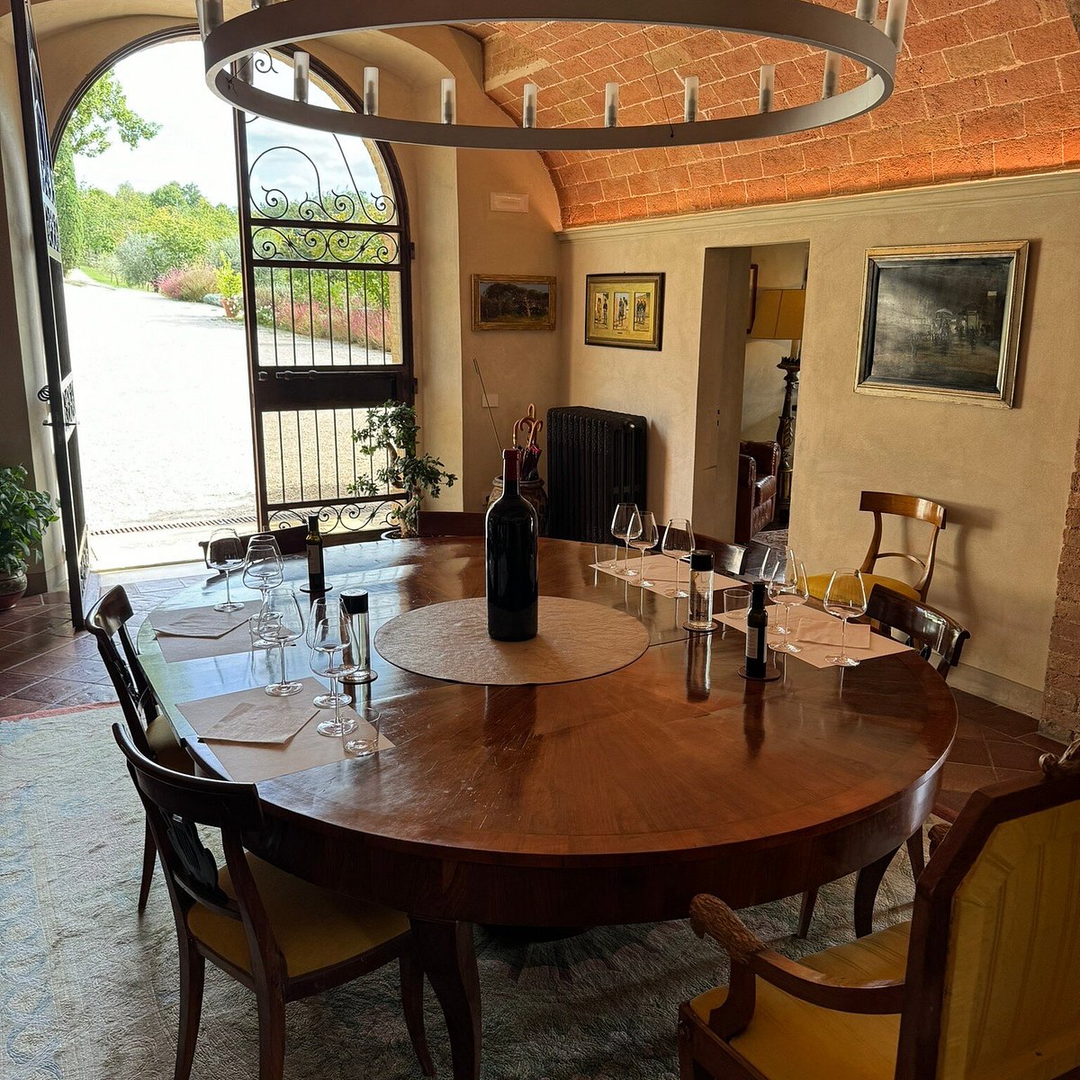 Вилла ле Прата — это историческое здание 1862 г., охотничий домик графа де Векки, а впоследствии ставшее резиденцией епископов Монтальчино. Элегантный B&amp;B, отмеченный ⭐️Michelin, который принимает всех, выбирающих аутентичность винодельни, живя в комфорте и тишине поместья.