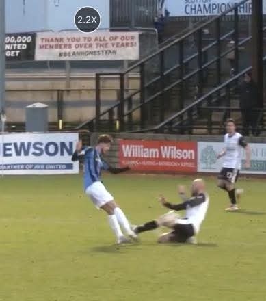 Wasn't even given as a free kick. Corner was the refs call. 🙈