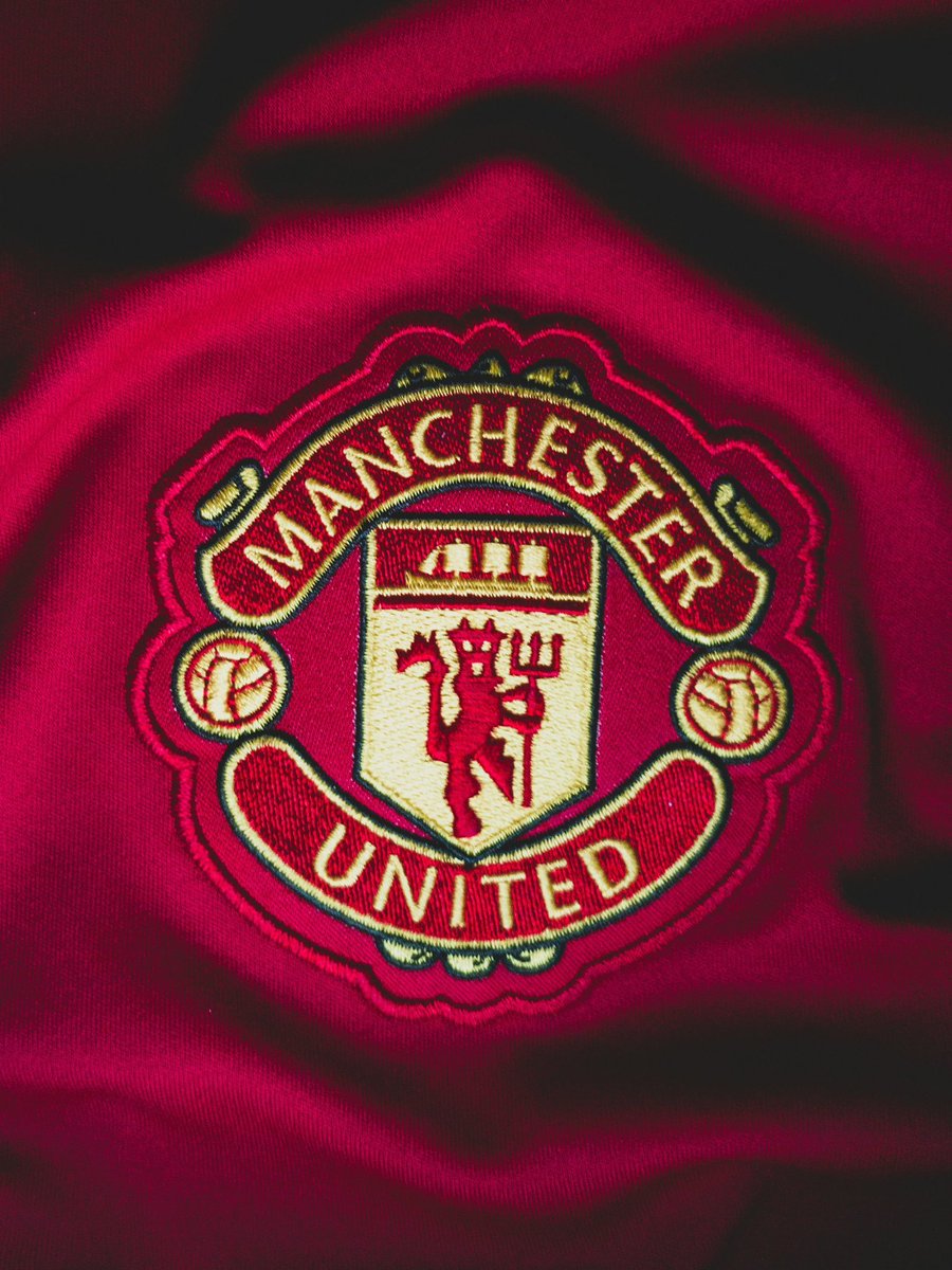 GoalGeniusHQ's tweet photo. Michael Carrick has had positive talks with INEOS and Manchester United’s management, moving closer to becoming the club’s new interim manager.

A decision is expected this week.
Carrick is hopeful.
Solskjær is waiting.
One choice.
Two directions. https://t.co/w8k7VJS96I