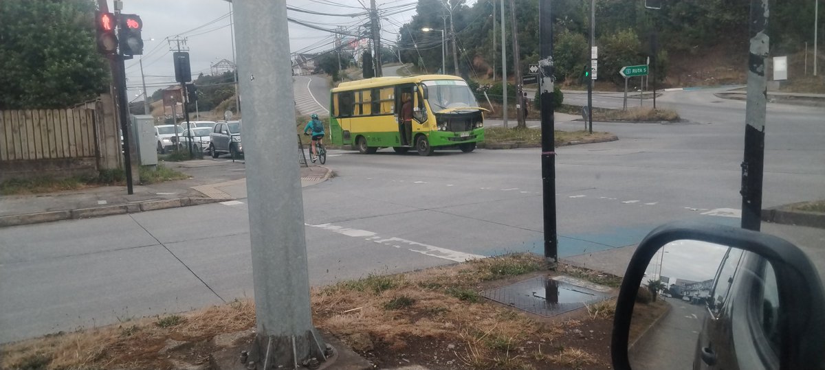 #EPM_INFORMA
#PuertoMontt

Preocupación Bus en Panne en Monseñor Ramón Munita con Sargento Silva.
<a href="/TTILosLagos/">TransporTeinforma Región de Los Lagos</a>