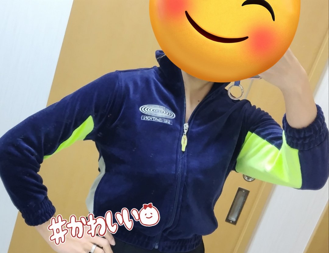 身長150cmがキッズサイズのトラックジャケットを着るとこうなるの図