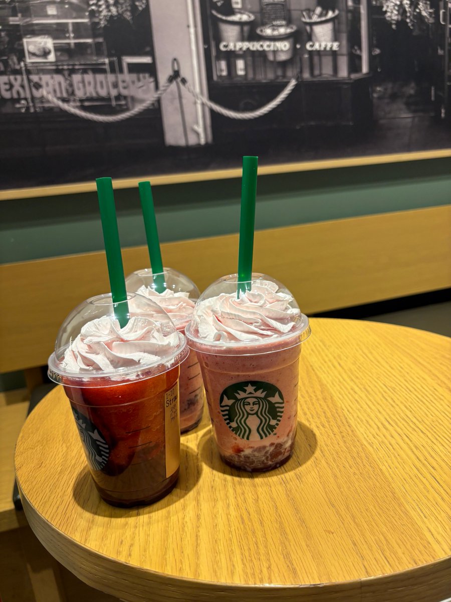 narumi5's tweet photo. スタバ　ナウ https://t.co/A86AXTq8uV