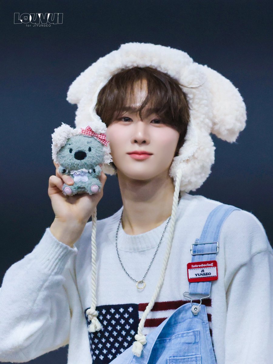 J1YUNSEO's tweet photo. 241228 🐻‍❄️

#이븐 #지윤서 #EVNNE 
#JIYUNSEO #チユンソ #ユンソ https://t.co/E7fXETfH9X