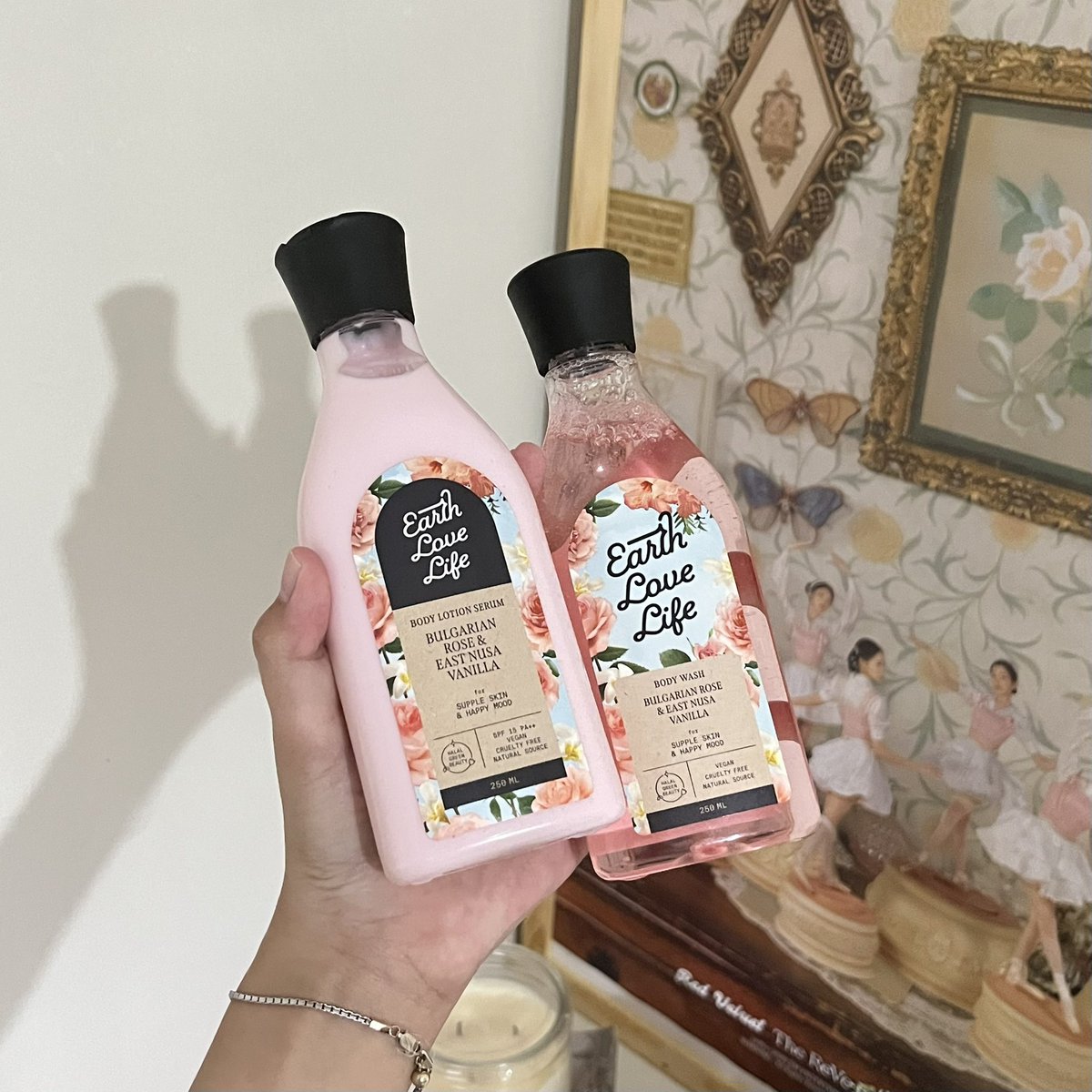 velvetkeik's tweet image. masih jadi combo favoritku, bener bener wangi cantik 😭👍🏻
vibesnya kayaa poster feel my rhythm bgt wkwkw wanginya cantik sumpah…