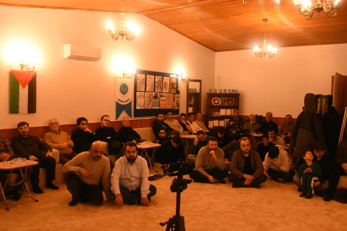 Geçtiğimiz hafta aramızda bulunan PROF. DR. MEHMET ÖNCEL’DEN “MUSİKİNİN HAYATIMIZDAKİ YERİ” konulu sohbetini dinledik.

Kendisine katılımlarından dolayı teşekkür ediyoruz.

Her perşembe vakfımızda gerçekleştirdiğimiz sohbetlerimizde sizleri aramızda görmekten mutluluk duyarız.