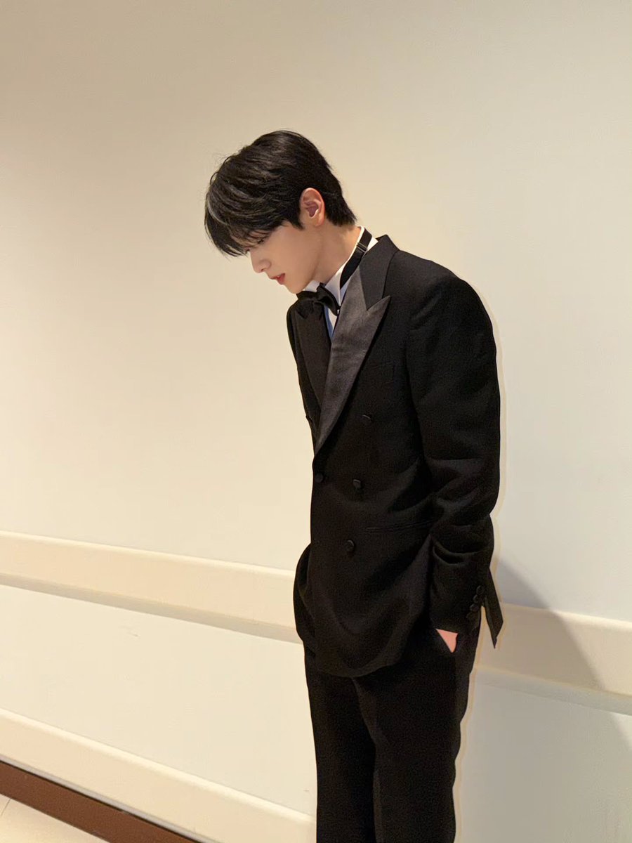 translatingTXT's tweet image. [260112] #soobin (@.page.soobin) instagram

“a fashionista in a suit”