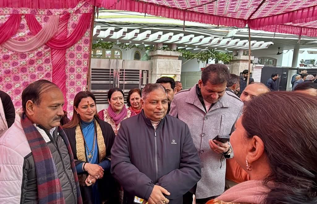 nareshsinghbjp's tweet photo. A pleasant meeting with Hon’ble LG Ladakh Shri Kavinder Gupta ji and J&amp;K BJP President &amp; Rajya Sabha MP Shri Sat Sharma CA ji at the residence of Shri Vinay Gupta ji. https://t.co/ie1aCRxFU9