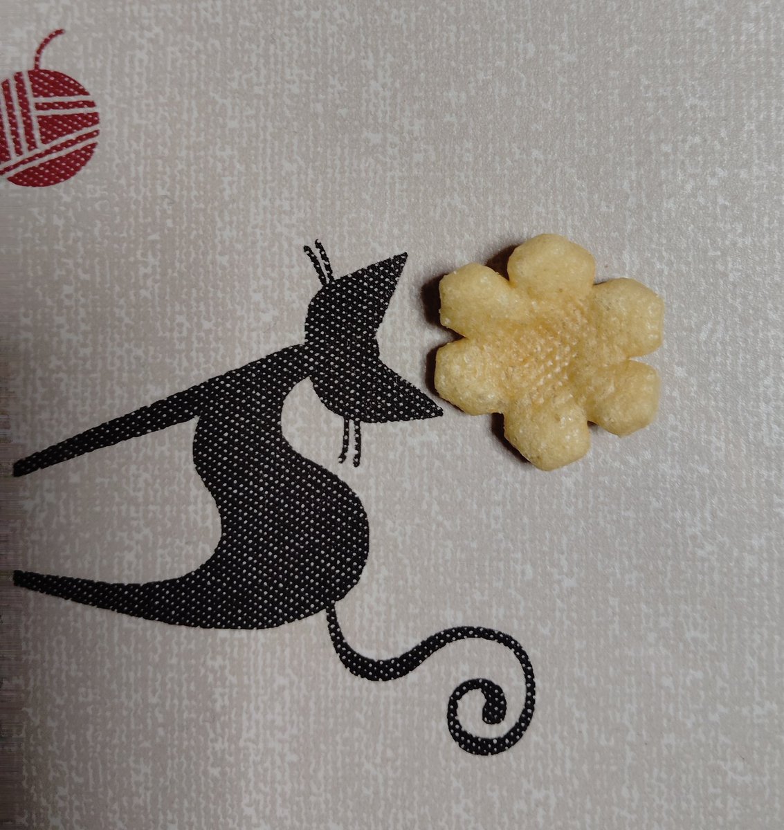 AS60871462's tweet photo. え？かっぱえびせん食べてたら出てきた🤣🤣🤣 https://t.co/6F1tcr8aBz