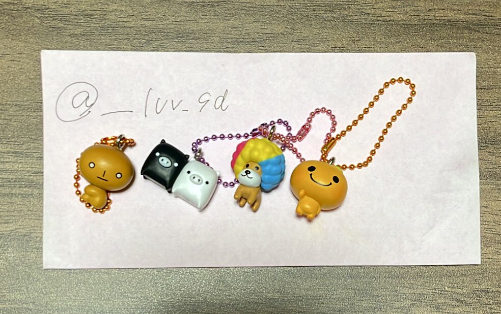 ___luv_sd's tweet photo. サンエックス ユニバース チャーム付きグミ

【譲】アフロ犬、こげぱん、みかんぼうや
           モノクロブー(画像参照)

【求】リラックマ、コリラックマ

纏めて交換してくれる方優先します！！
郵送希望です！！

心当たりのある方、連絡お願いします！！ https://t.co/vK4gC2Vaj6