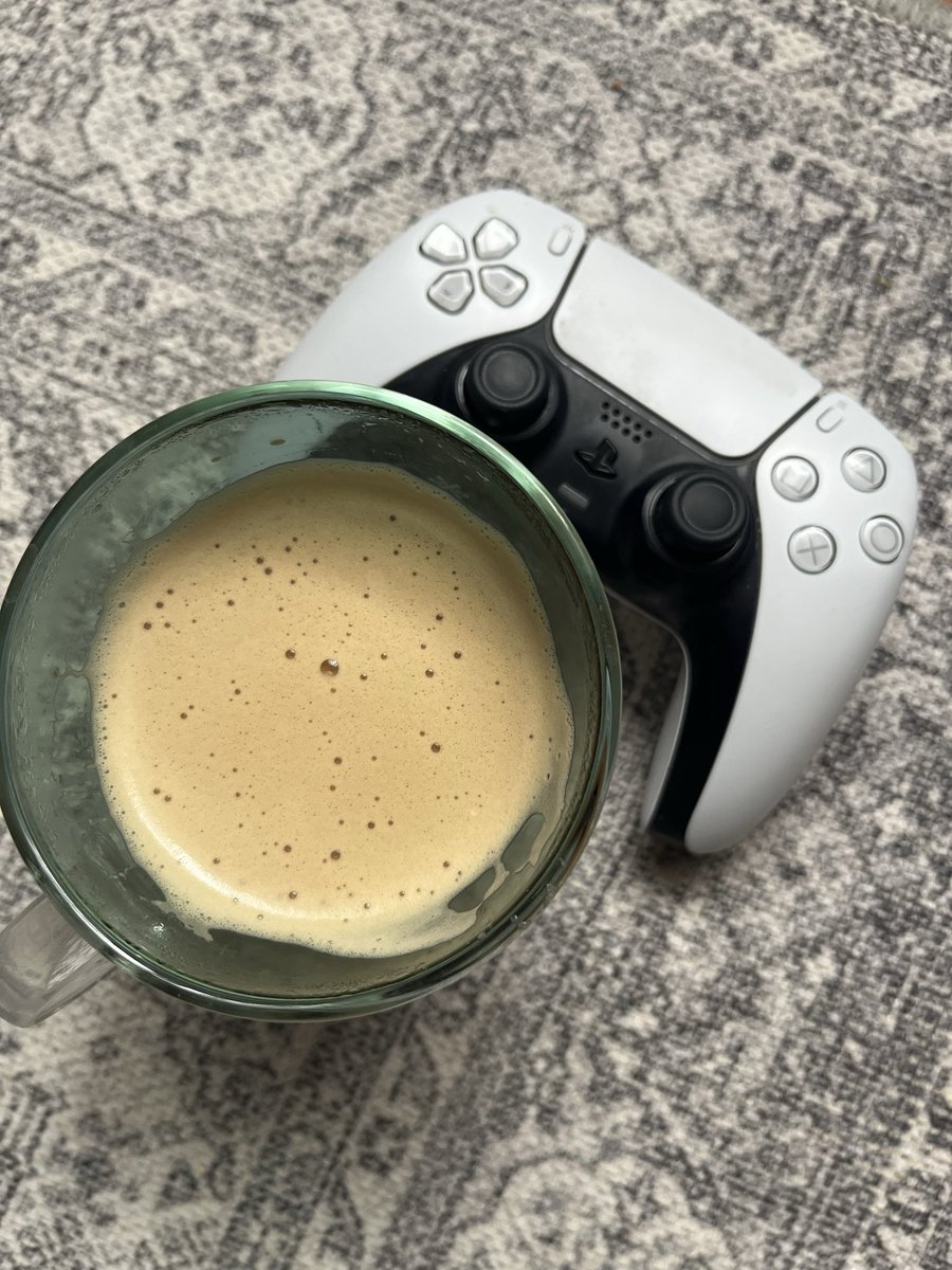 İzin gününde yapılacak en iyi iki şeyi bırakıyorum.
Oyun ve kahve 🎮☕️
