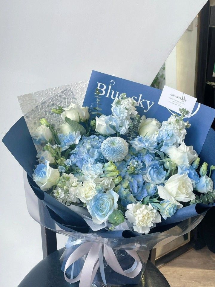 selfolssi's tweet image. Hi @sangwonleae, congrats on your debut💐 Ever since I watched the MV, my eyes keep finding you, again and again. I’m sorry for expressing this here and I hope it doesn’t disturb you. This comes from one of your OA mates who holds a quiet but sincere admiration for you.