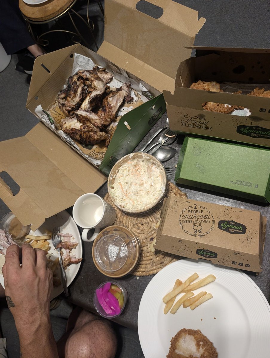 A big day out , finally ended up at a relatives house for a quick bite . #latedinner #eljannah