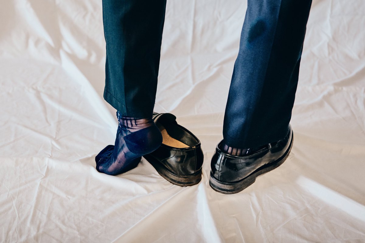 这会才发现鞋时有点脏了，给我擦皮鞋（法国口音）😌