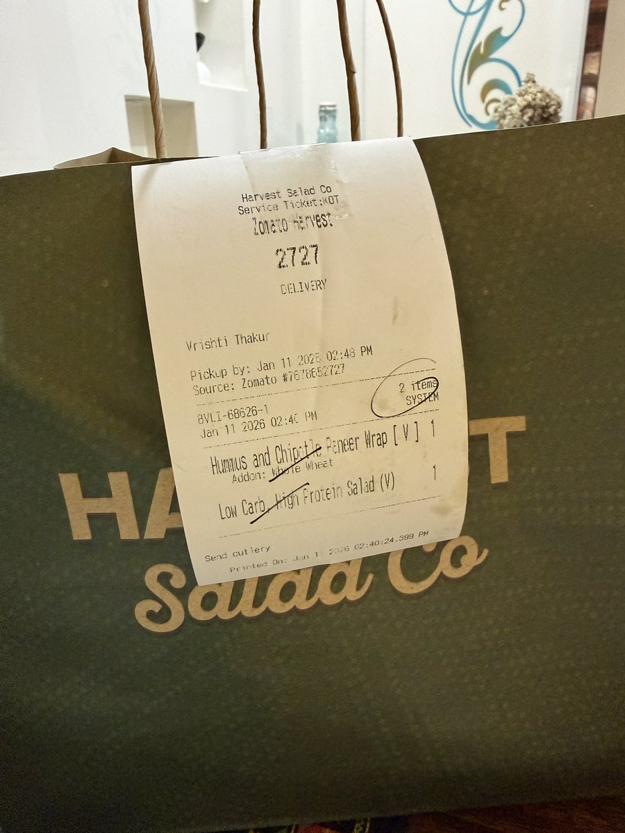 vrishtit30's tweet photo. @zomato @zomatocare SHAMELESSLY DELIVERING A NON VEGETARIAN FOOD TO A VEGETARIAN AND NOT EVEN CARES TO CONCEAL THE MISTAKE. @fssaiindia what are we upto with food safety? where are the measures? @Dev_Fadnavis @fayedsouza @MumbaiPolice @jagograhakjago https://t.co/bJE5oxZPMY