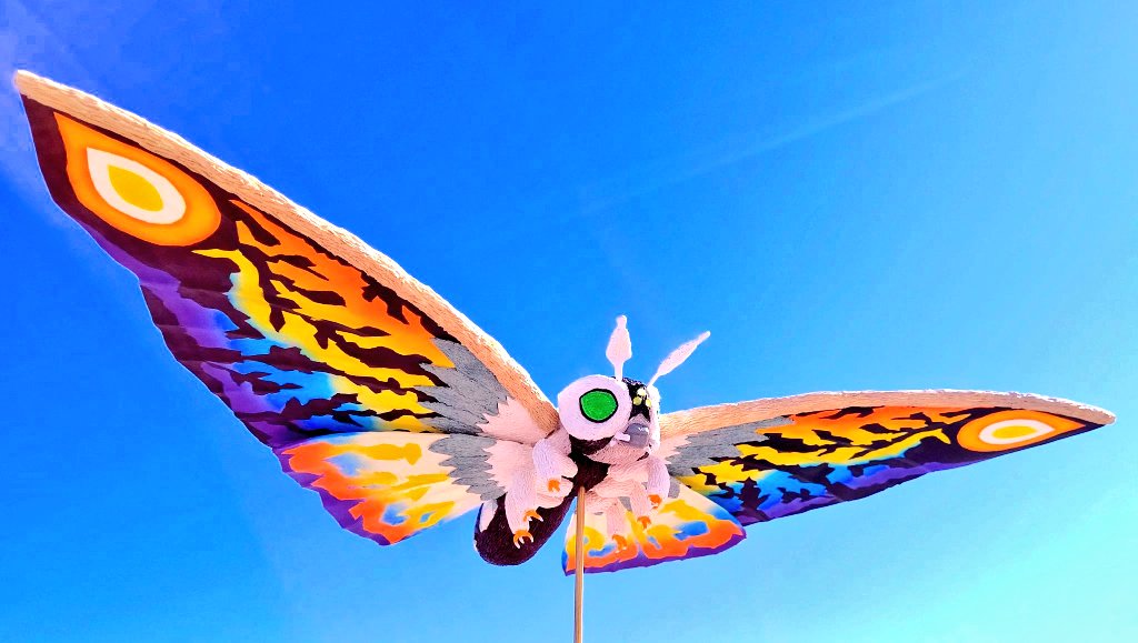 新モスラ完成しました！🦋🌲🌈✨️ 粘土で新モスラを作るということで