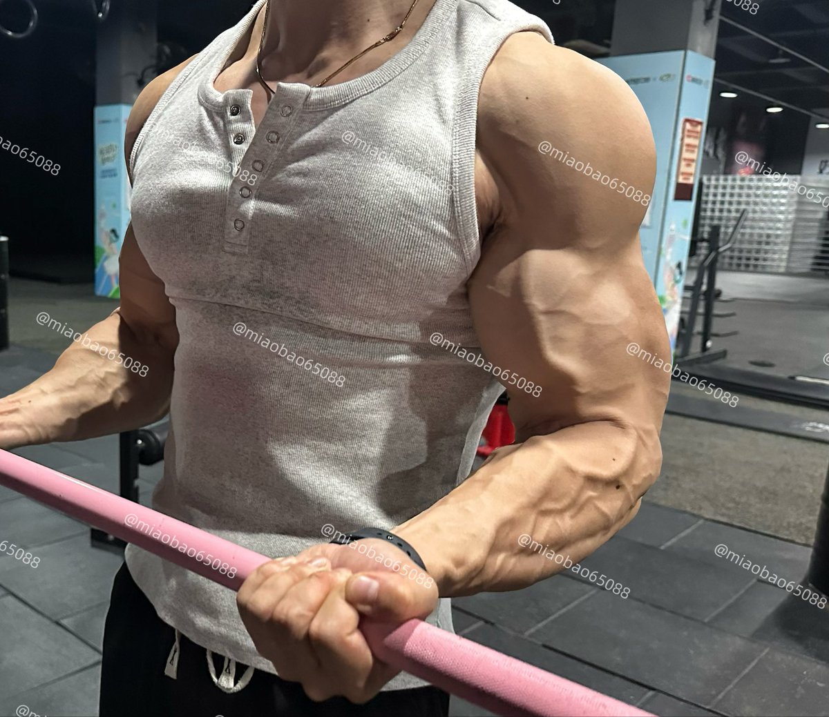 面包大王 tweet media