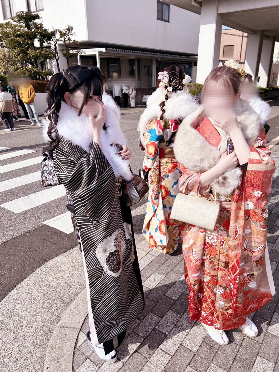 働く tweet media