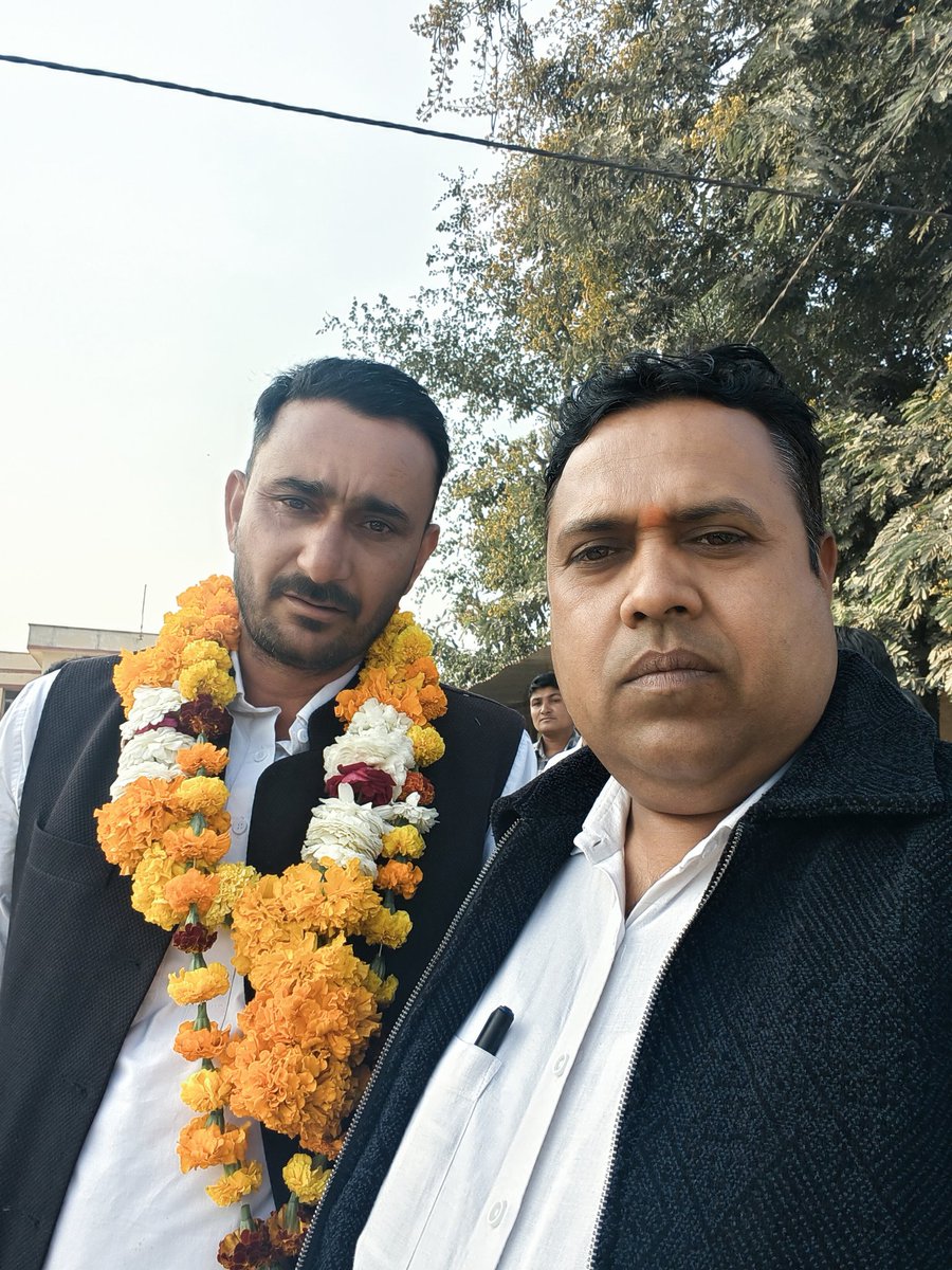 SukhdevBhatiSa3's tweet photo. नागौर जिला कांग्रेस कमेटी के युवा उर्जावान अध्यक्ष श्री हनुमान बागड़ा जी को जन्म दिन की हार्दिक बधाई एवं बहुत बहुत शुभकामनाएं आपके अच्छे स्वास्थ्य और दीर्घायु जीवन के साथ उज्जवल भविष्य की कामनाएं 🎂🎁🎉
Hanuman Bangra https://t.co/F1kKWStzFo
