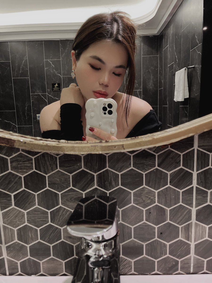 hellobb0403's tweet image. 好累😞
想找個帥哥/猛男討抱抱
事情還真多，安全帽的擋風鏡不見
（真想調監視器），我真的幸運💖
幸運寶貝👶🏼 性慾寶貝🥵是不是要談個戀愛好了～
目前ig設非公開，想加入的麻煩先私訊❤️
（推特來的）冬天泡溫泉真的好舒服😌
#偽娘 #高雄 #單男 #戀愛 #無照不回