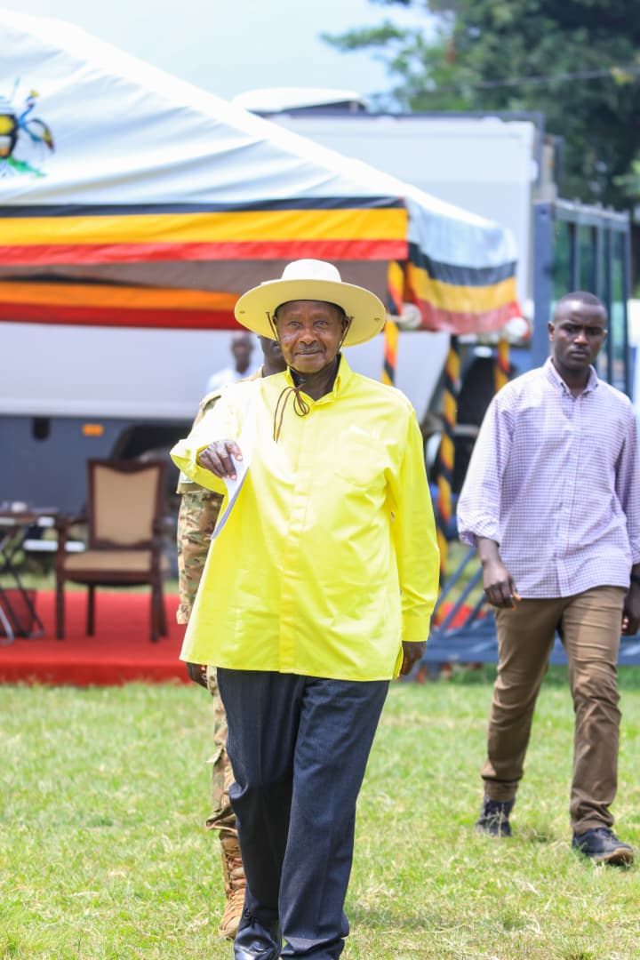 TrillUganda's tweet image. 🇺🇬 Let's continue building a prosperous Uganda! Under President Museveni's leadership, we've seen growth in infrastructure, education, and health. Let's #ProtectingTheGains and ensure our nation's progress. Vote NRM for a brighter future! 🌟 #UgandaDecides #NRM2023