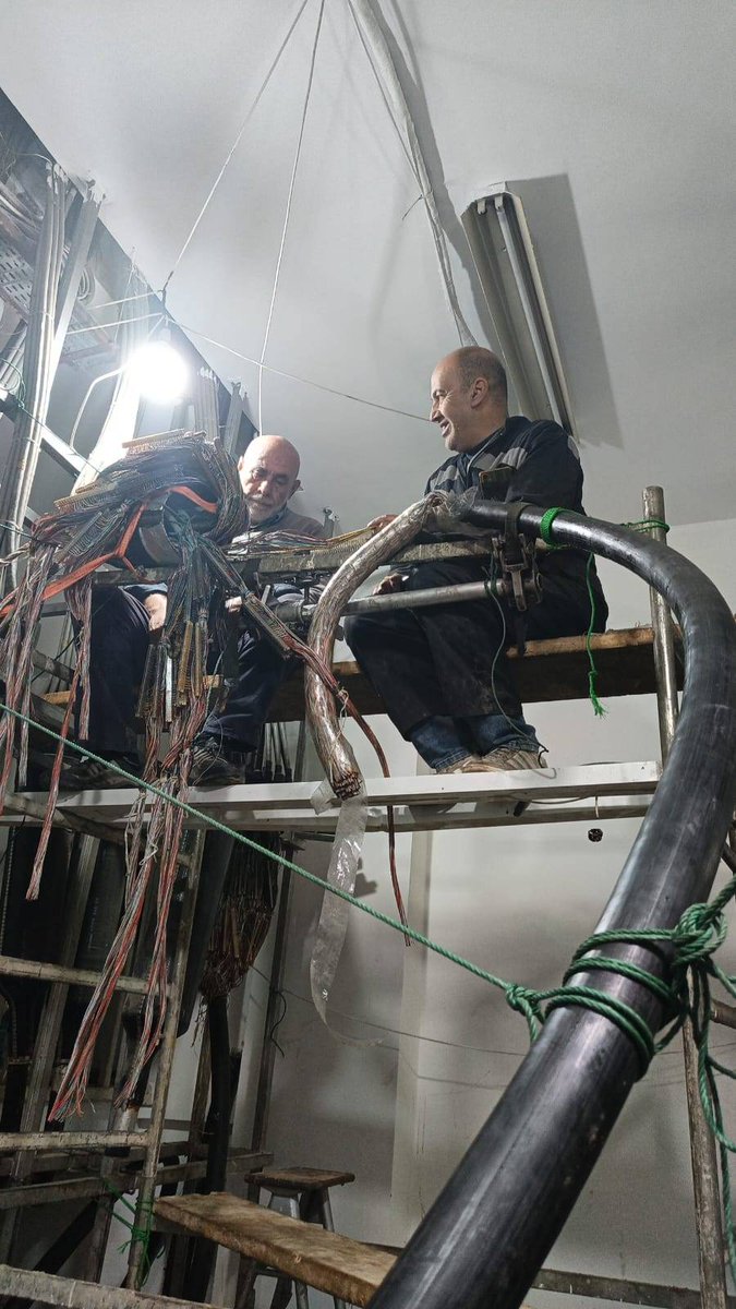 فنييو قطاع الدعم الفني يؤازرون قطاع بيروت أ بأعمال توصيل كابل ١٨٠٠ خط  ضمن نطاق مركز المريجة