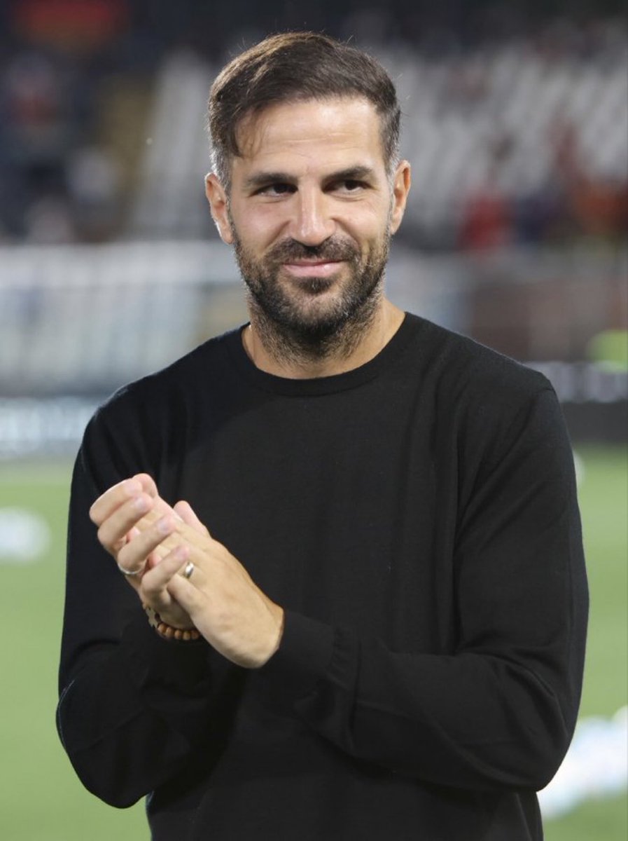 そう語るセスクは10番と8番に飽き足らず，スペイン代表で偽センター